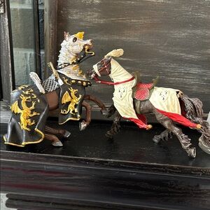 Collectible Set of 2 Plastoy plastic Medieval Knight Horse Figurines